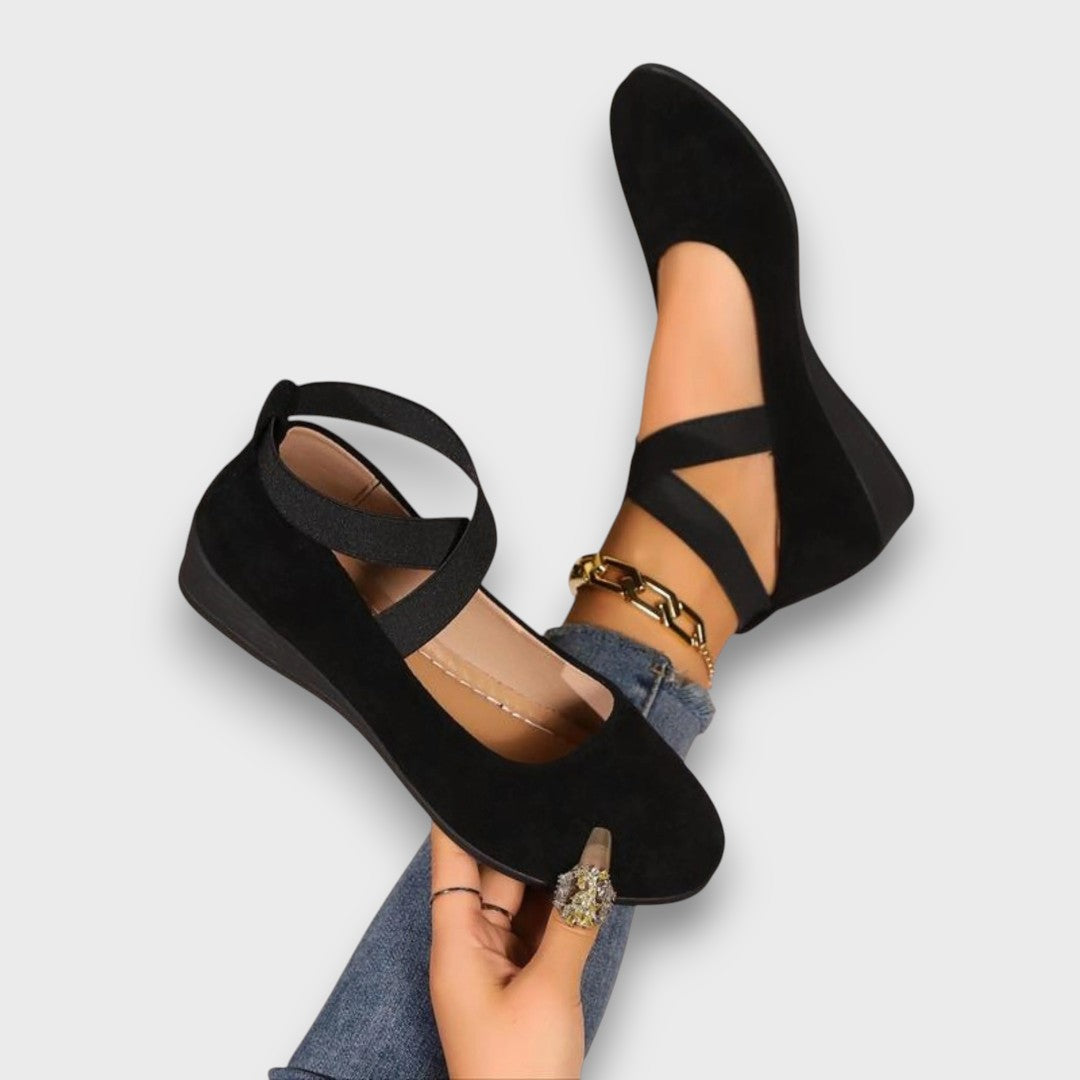 Arlena – Elegant closed wedge shoes